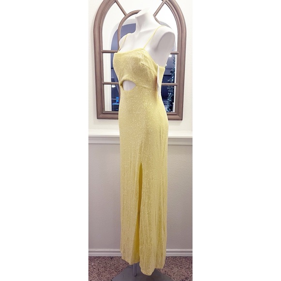 Bloomingdale’s Aqua Cutout Waist Sequin Column Gown in Yellow, Size 8 NEW $308 - Picture 6 of 11